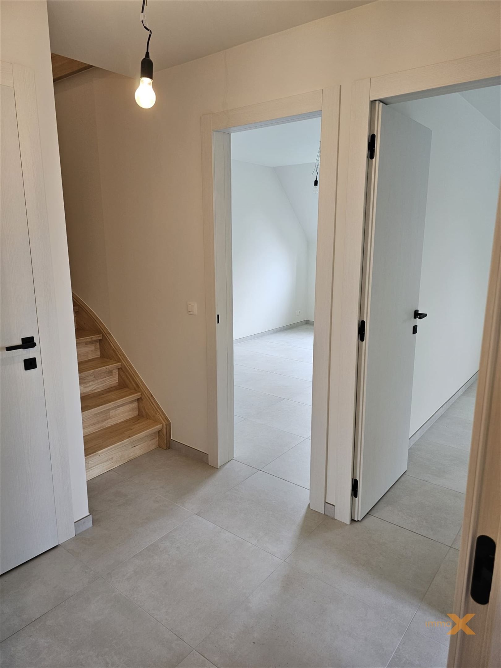 PRACHTIG AFGEWERKTE NIEUWBOUWWONING foto 16
