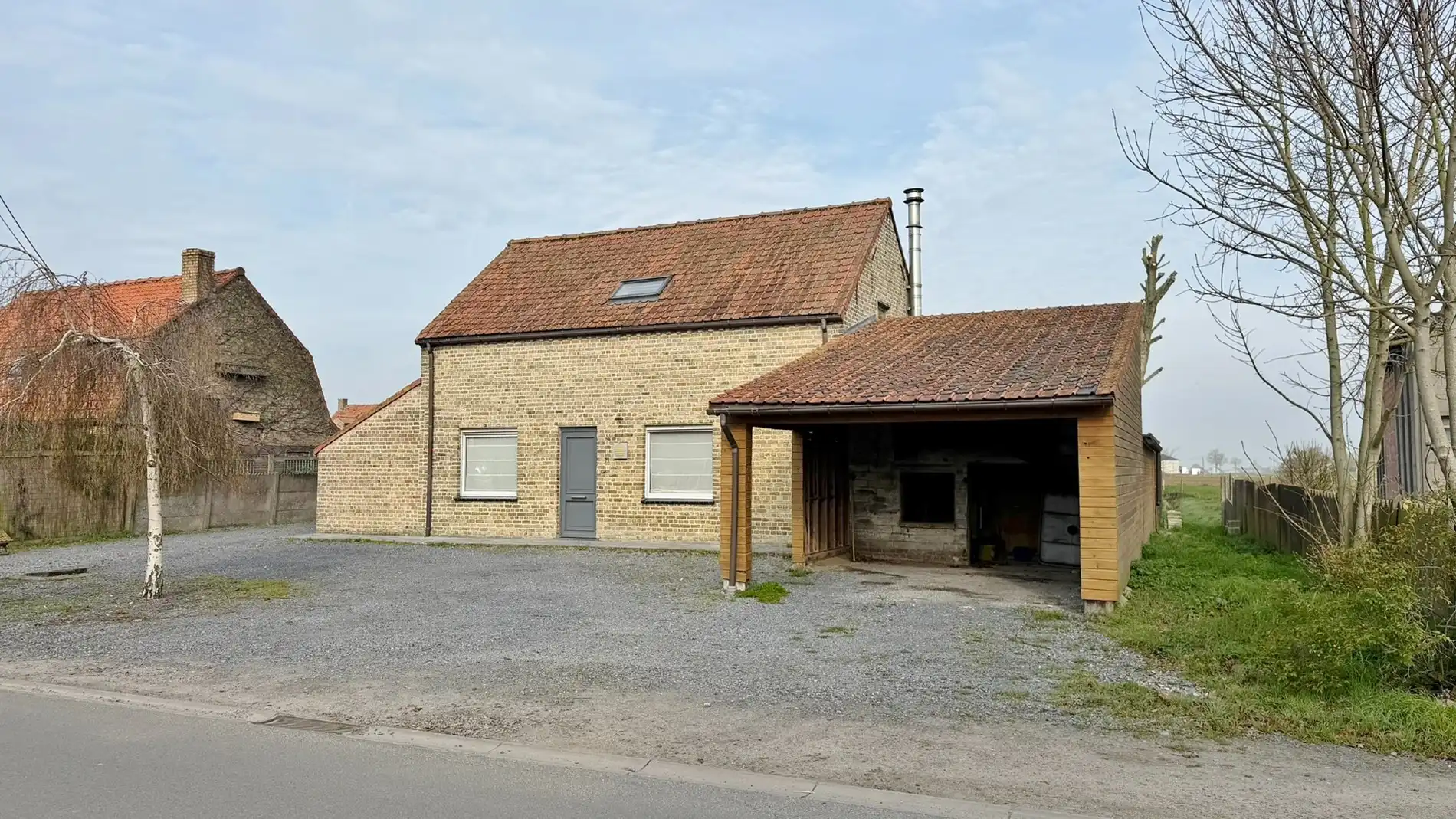 Instapklare woning op ruim perceel (880 m²) met prachtig landelijk uitzicht in Merkem foto 2