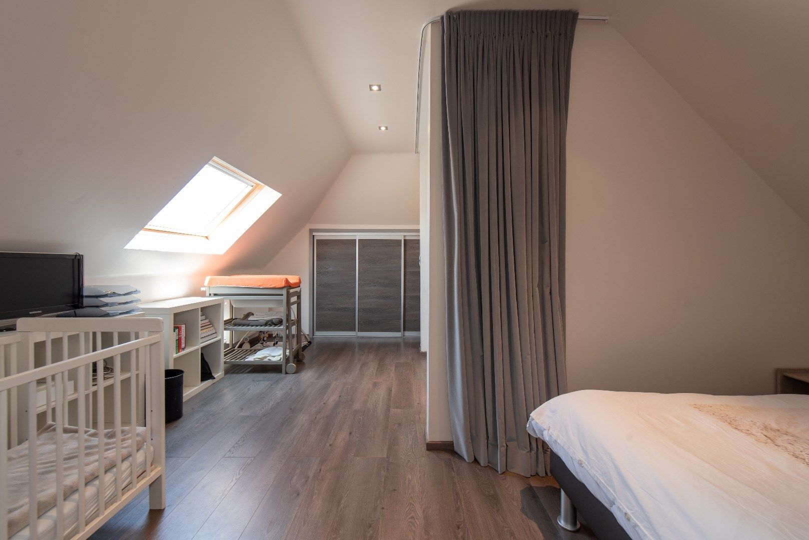 Gerenoveerde villa met 5 slpk's foto 16