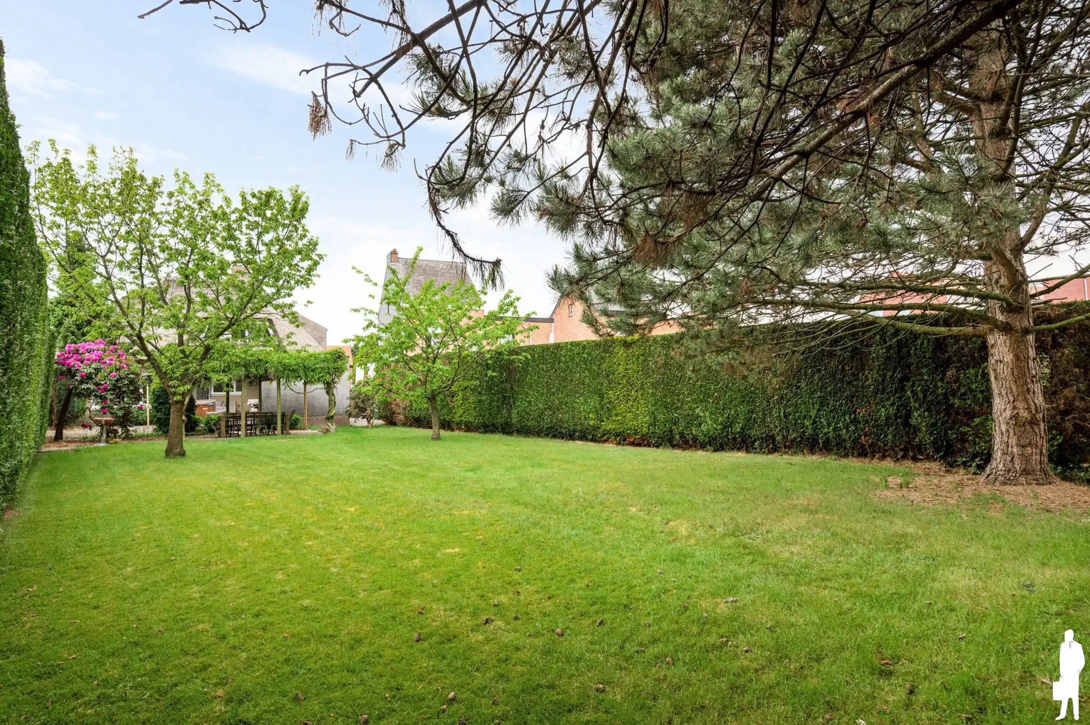 Charmante villa met 4 slpks, 2 badks en tuin met privacy foto 4