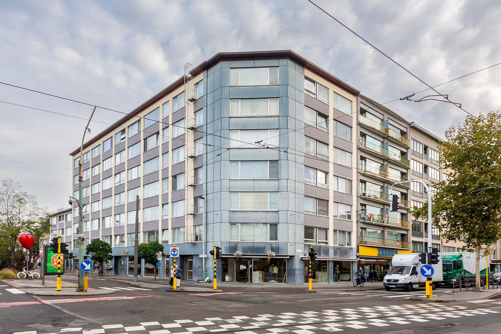 Winkelpand op toplocatie foto {{pictureIndex}}