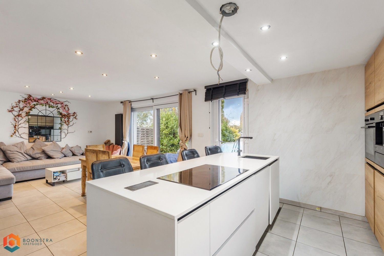 Woning met 4 slpkrs en garage op perceel van 1401 m² foto 8