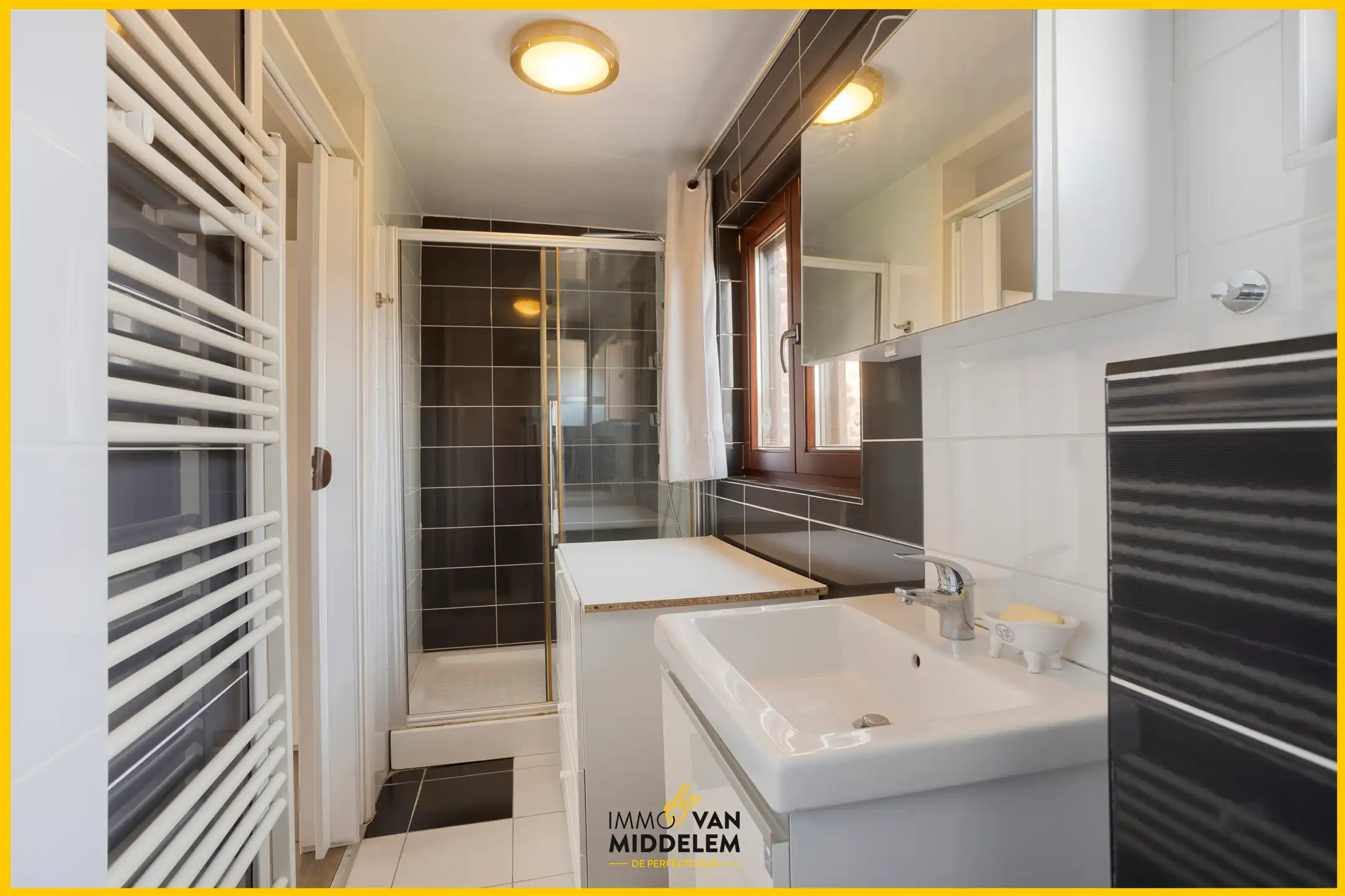 GERENOVEERDE BEL-ÉTAGE MET 3 SLAAPKAMERS EN TUIN foto 15