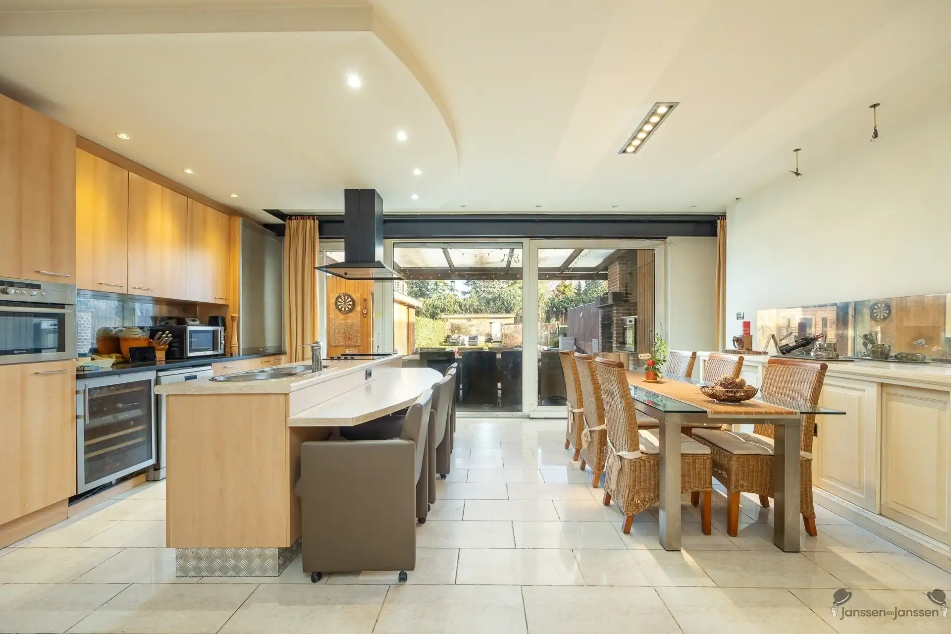 Gezinswoning met 2 (mog. 4) slaapkamers, garage en ruime tuin in Maria ter Heide foto 4