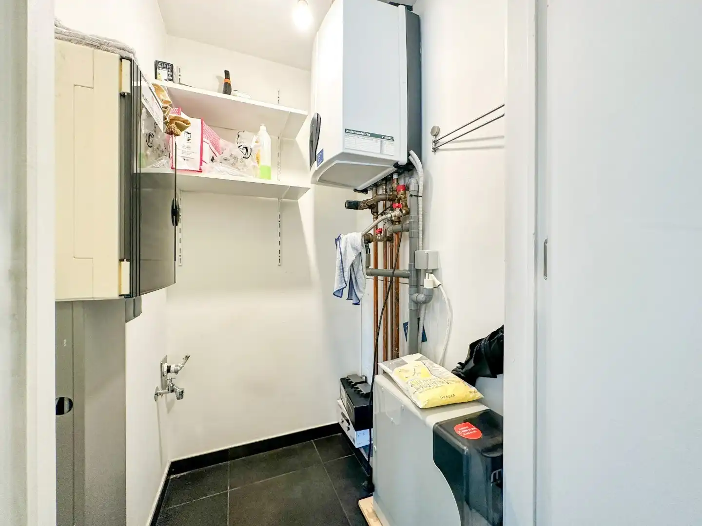 Instapklaar energiezuinig appartement hartje Eernegem, met zonnig terras, topligging. foto 16