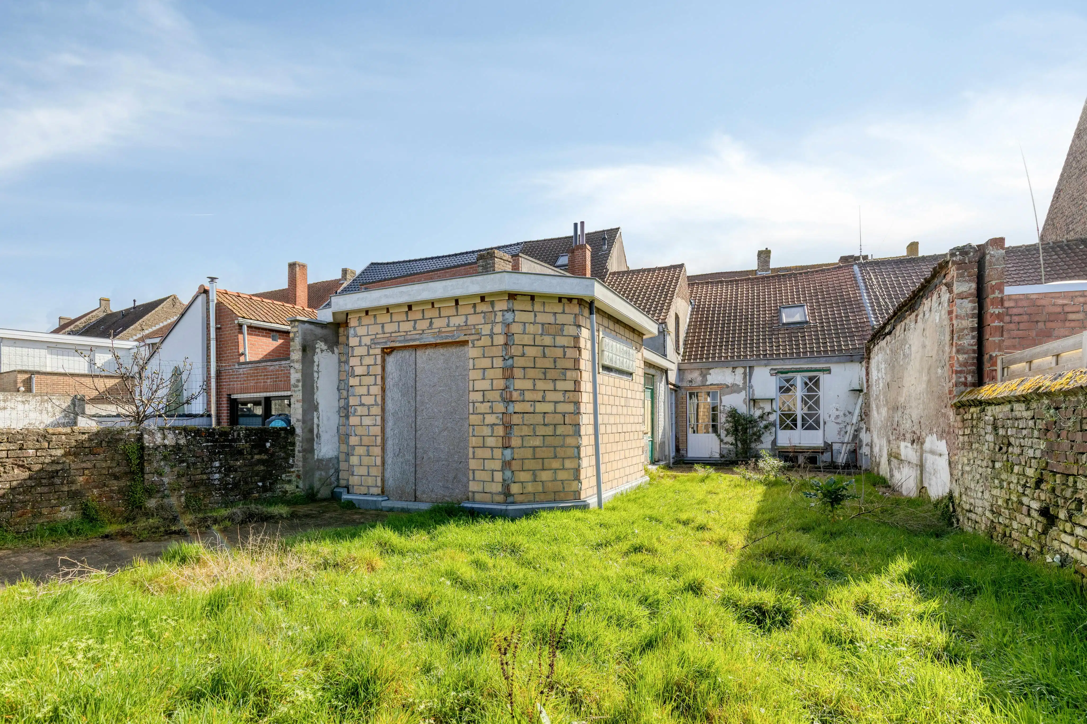Verder te renoveren woning met tuin en garage in Adinkerke. foto 29