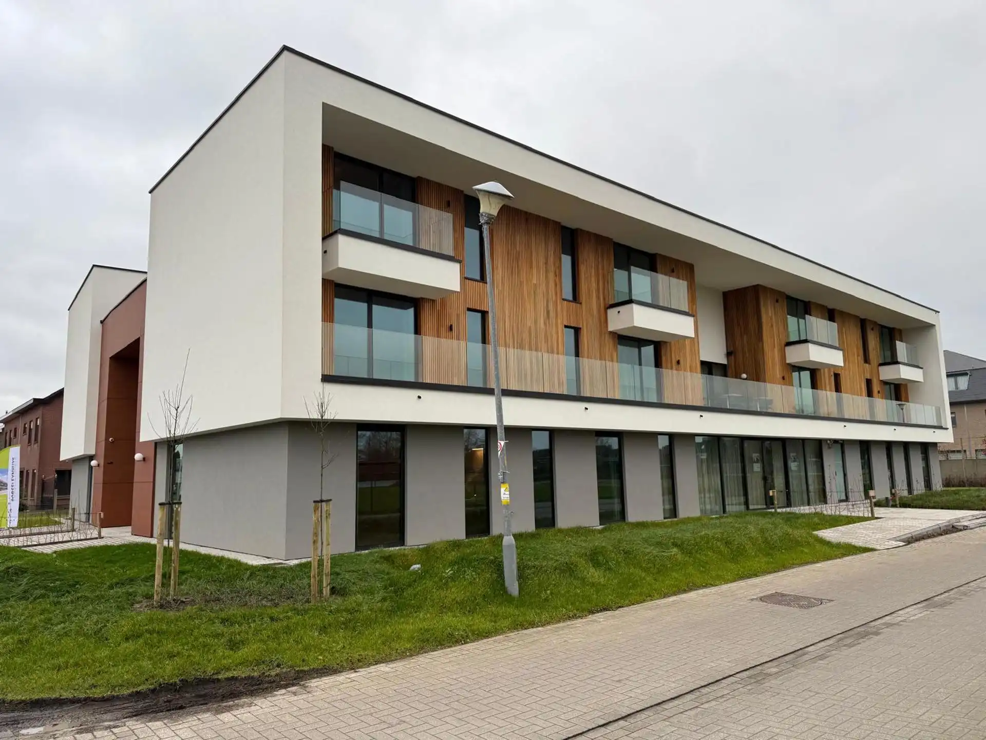 WICHELEN - Unieke serviceflat op centrale locatie foto 2