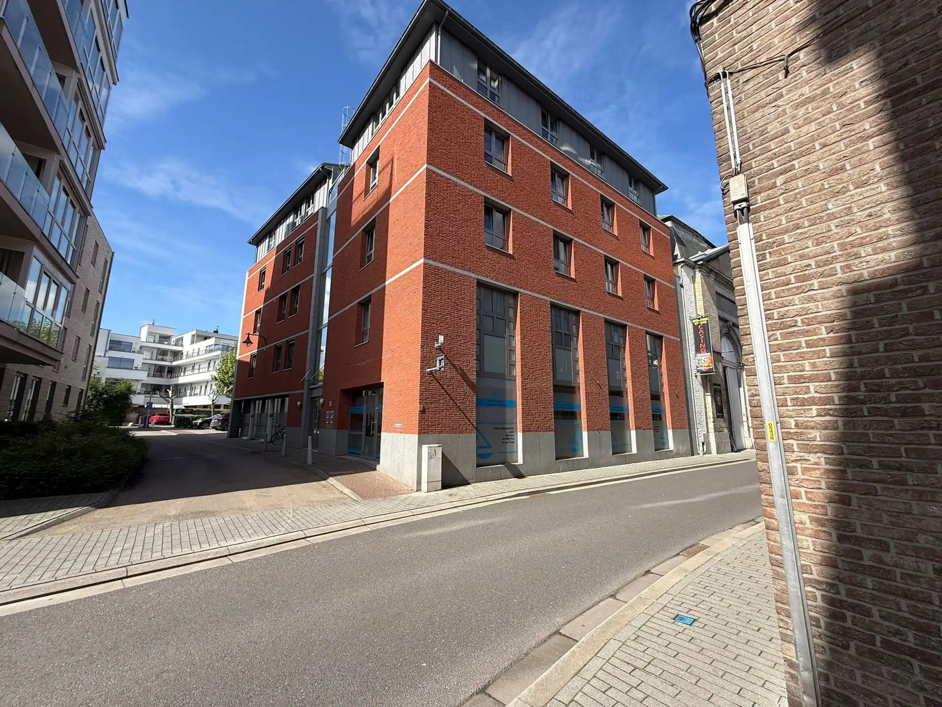 KANTOORRUIMTE OP TOPLOCATIE IN SINT-TRUIDEN foto {{pictureIndex}}
