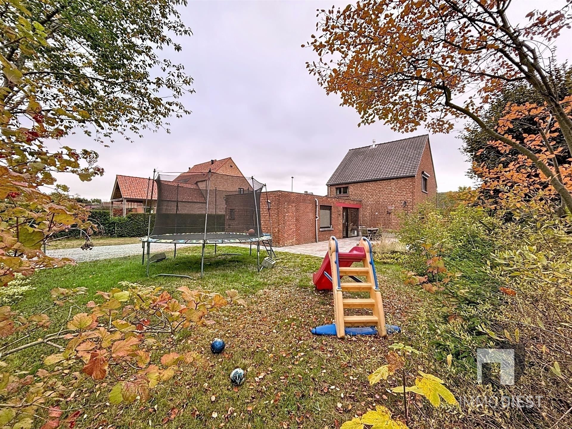 Charmante woning op 15,85are op uitstekende locatie foto 9