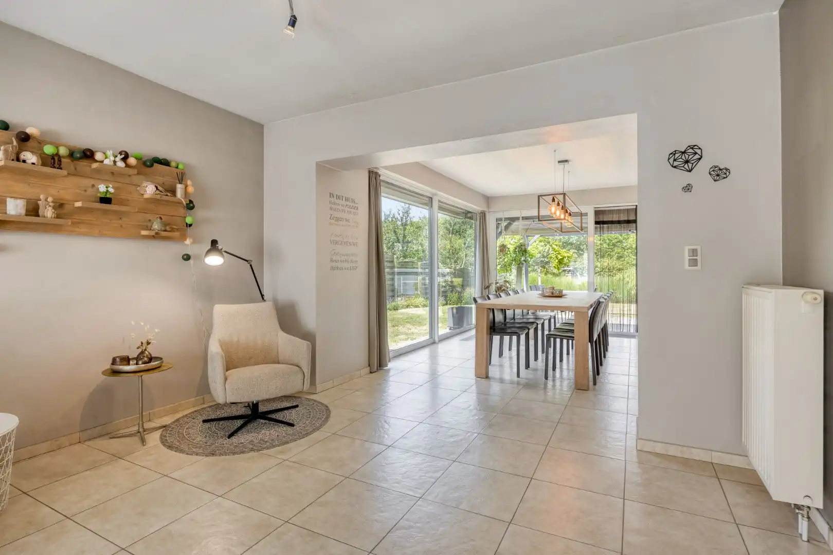 Ruime instapklare woning met 3 slpks op een perceel van 1.251 m² met prachtig uitzicht op achterliggend groen !  foto 5