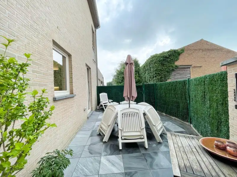 Modern appartement met 2 slaapkamers, terras en garage op centrale ligging te Wakken! foto 14