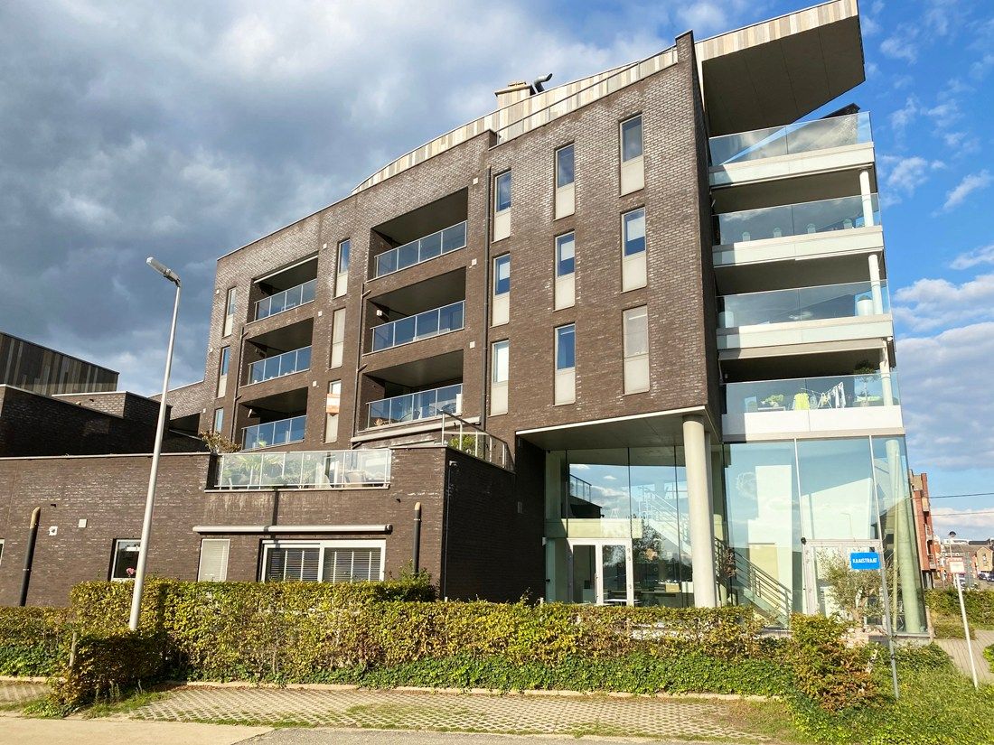 Wonen in een tweeslaapkamerappartement met zicht op het KANAAL foto 3