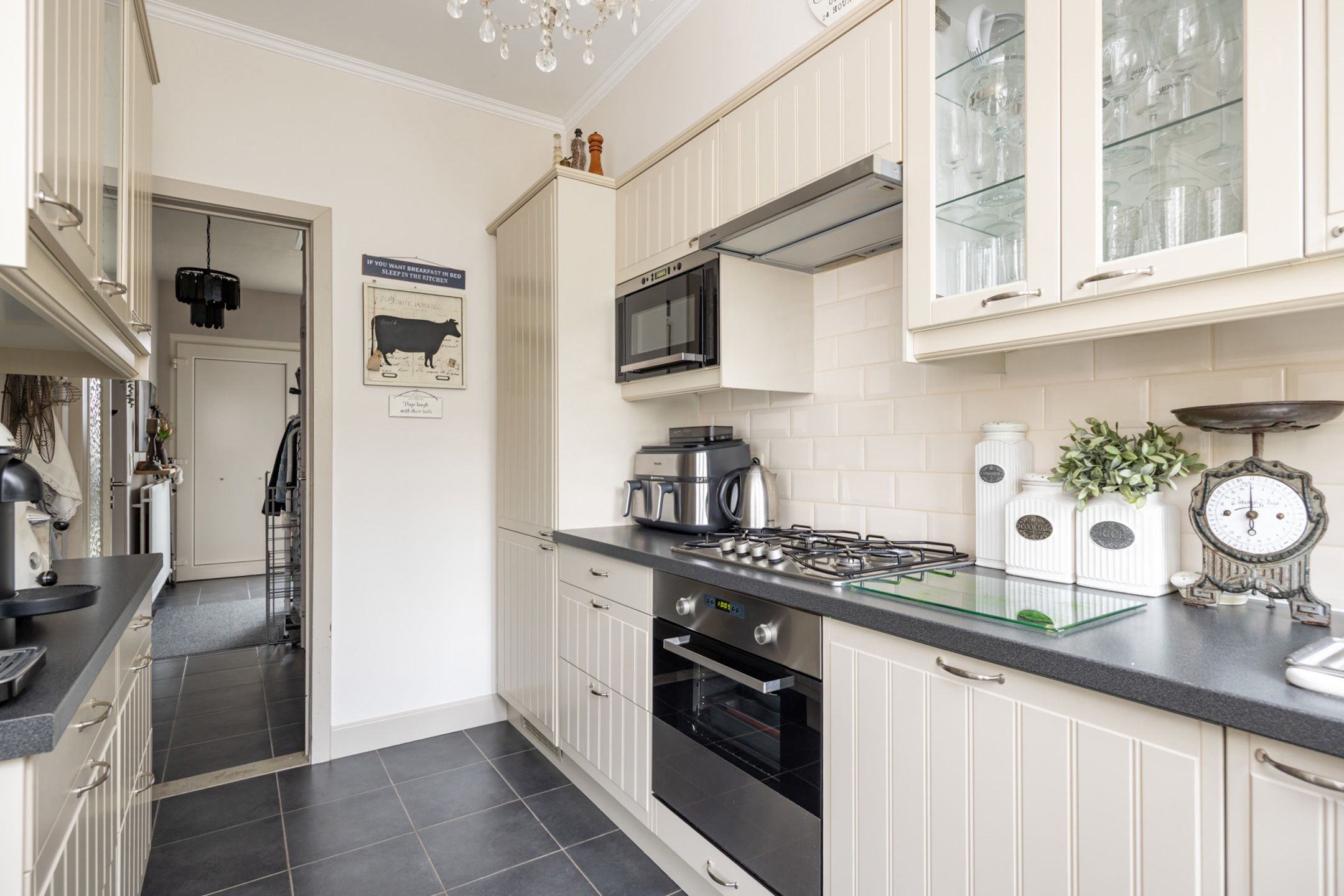 Instapklare woning met tuin 3/4 slaapkamers te Nachtegalenhof Hoboken foto 4