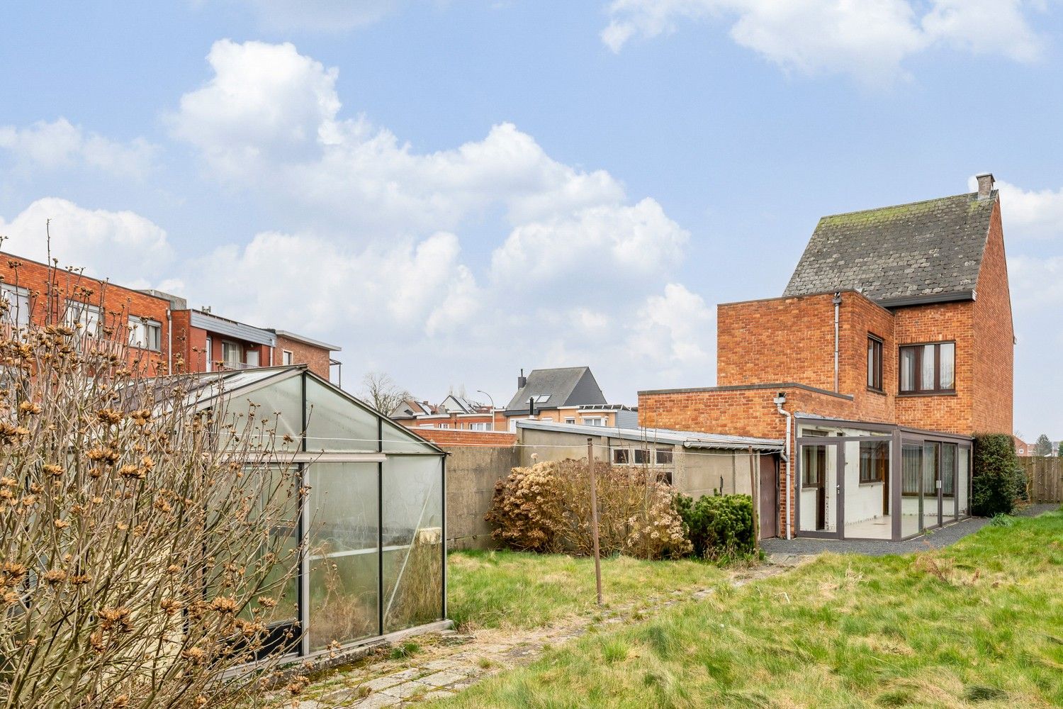 Gesloten bebouwing 219m² met naastliggend bouwgrond 231m² foto 6
