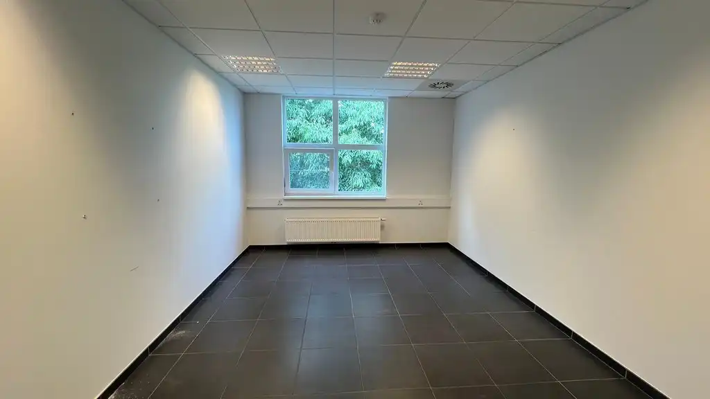 Logistiek bedrijfspand te huur in de haven van Gent foto 21