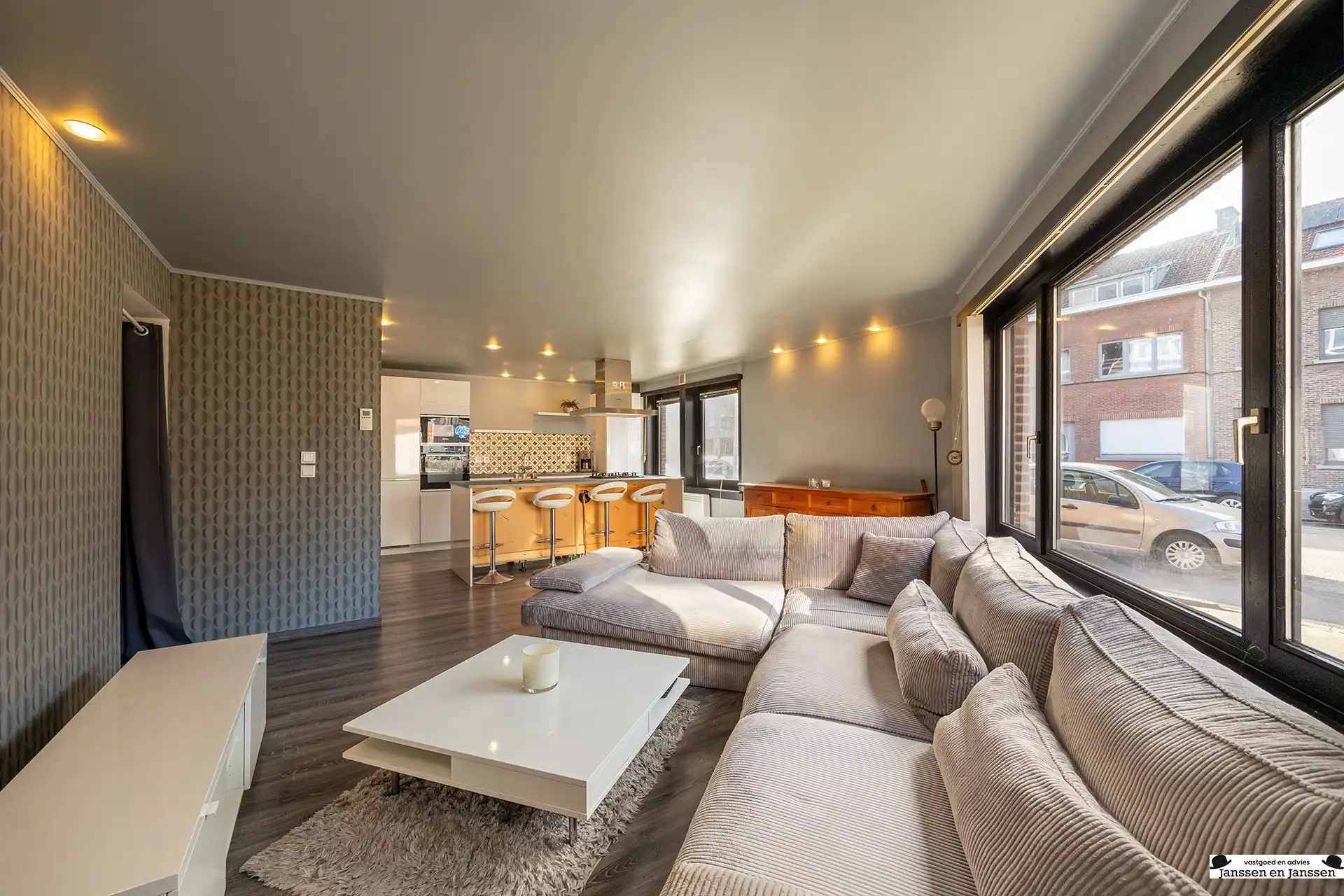 Deels gerenoveerd appartement in het centrum van Merksem! foto 6