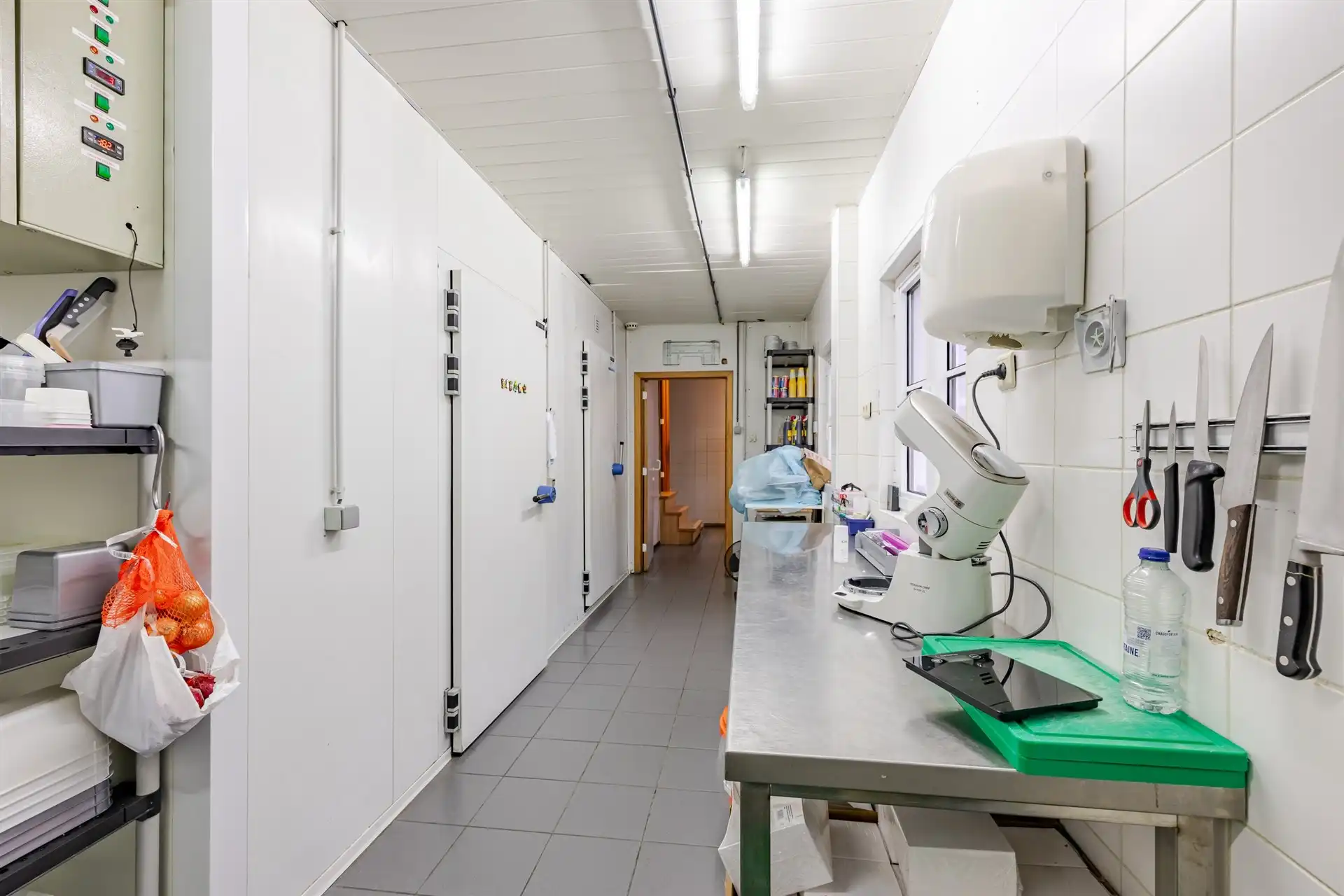 Overname: succesvolle broodjeszaak met topligging in het centrum foto 11