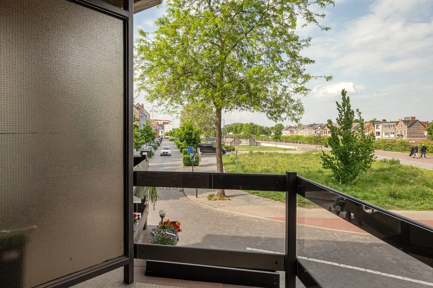 TE HUUR – Goed onderhouden appartement met 3 slaapkamers, terras en prachtig uitzicht. foto 6
