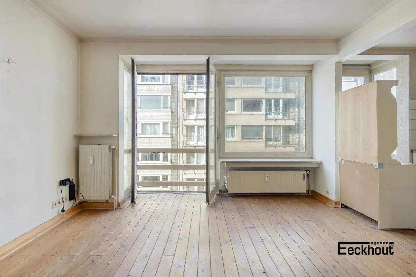 Op te frissen 2 slaapkamer appartement in hartje Oostende! foto 9