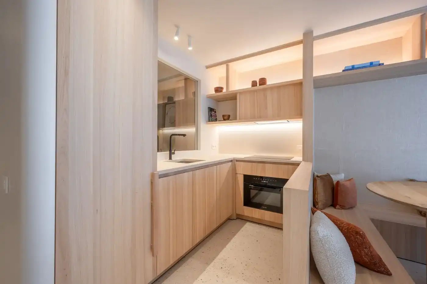 Exclusief gerenoveerd appartement met frontaal zeezicht op toplocatie in het Zoute foto 9