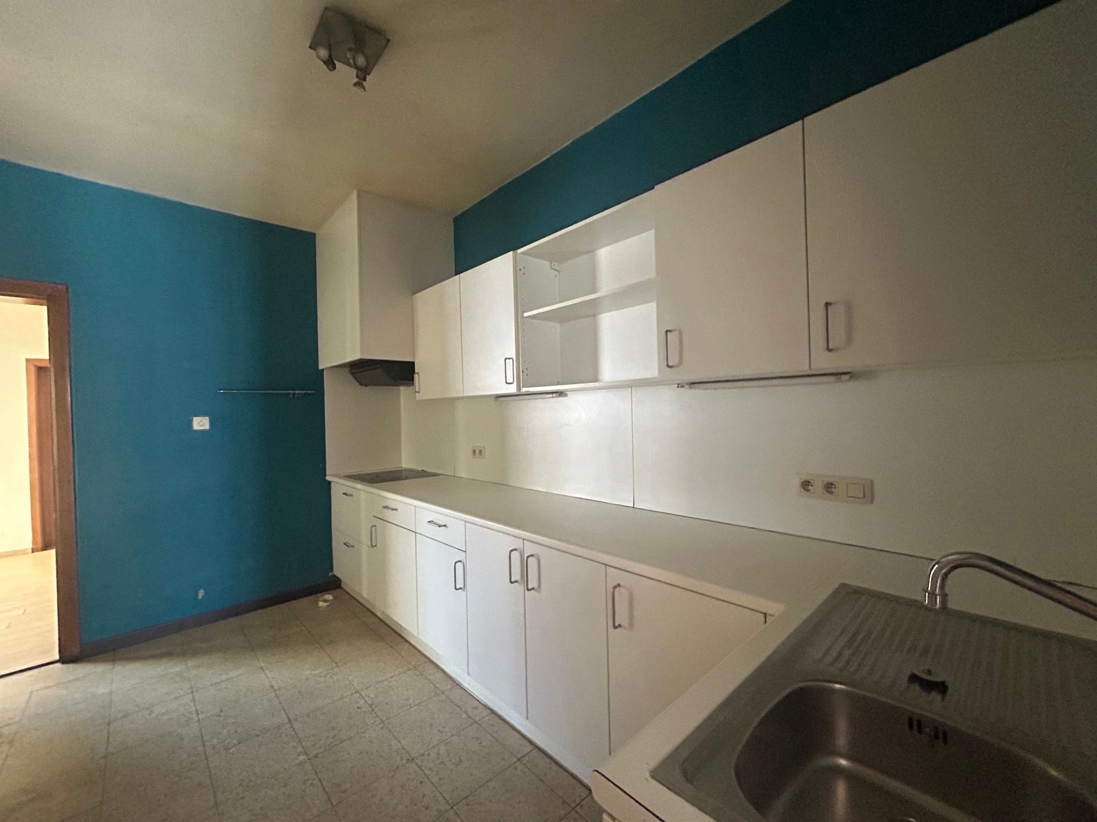 Op te frissen/ te renoveren woning nabij verbindingswegen foto 8