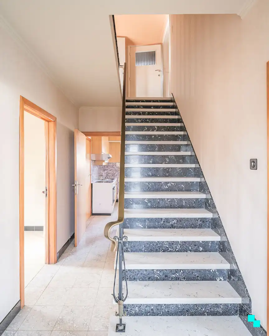 Te renoveren woning met garage en unieke tuingrond grenzend aan het bos foto 12