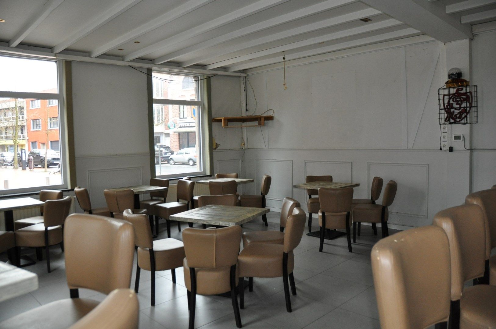 Zeer centraal gelegen handelspand met woonst - vroeger Café The Corner. foto 6