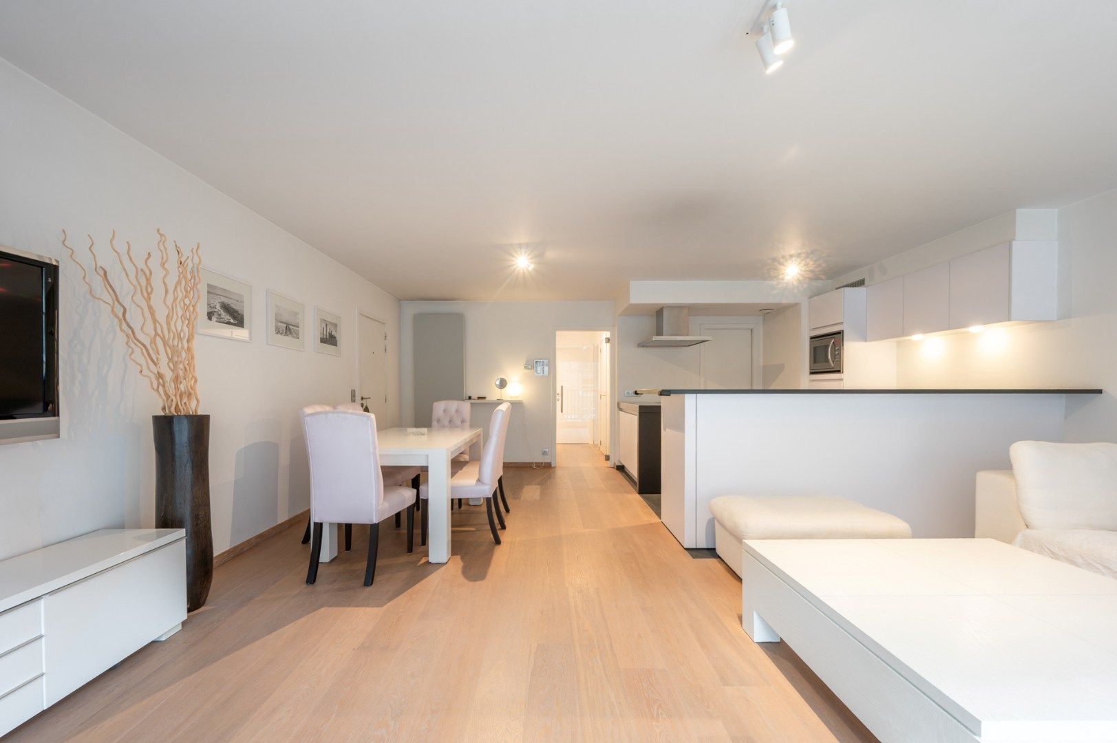 Mooi gemeubeld appartement op een rustige ligging, op wandelafstand van de Lippenslaan foto 6