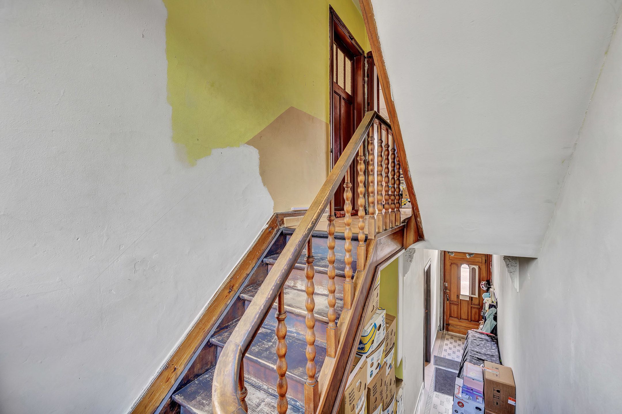 Op te frissen/te renoveren woning op strategische locatie foto 11