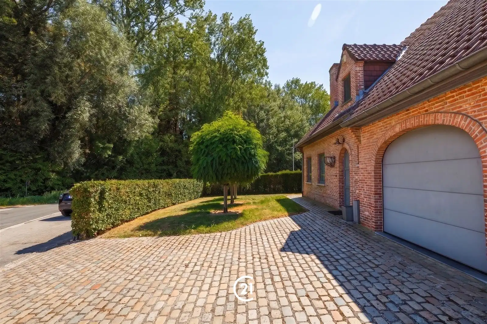 Gemeubelde en instapklare villa met tuin op toplocatie foto 27
