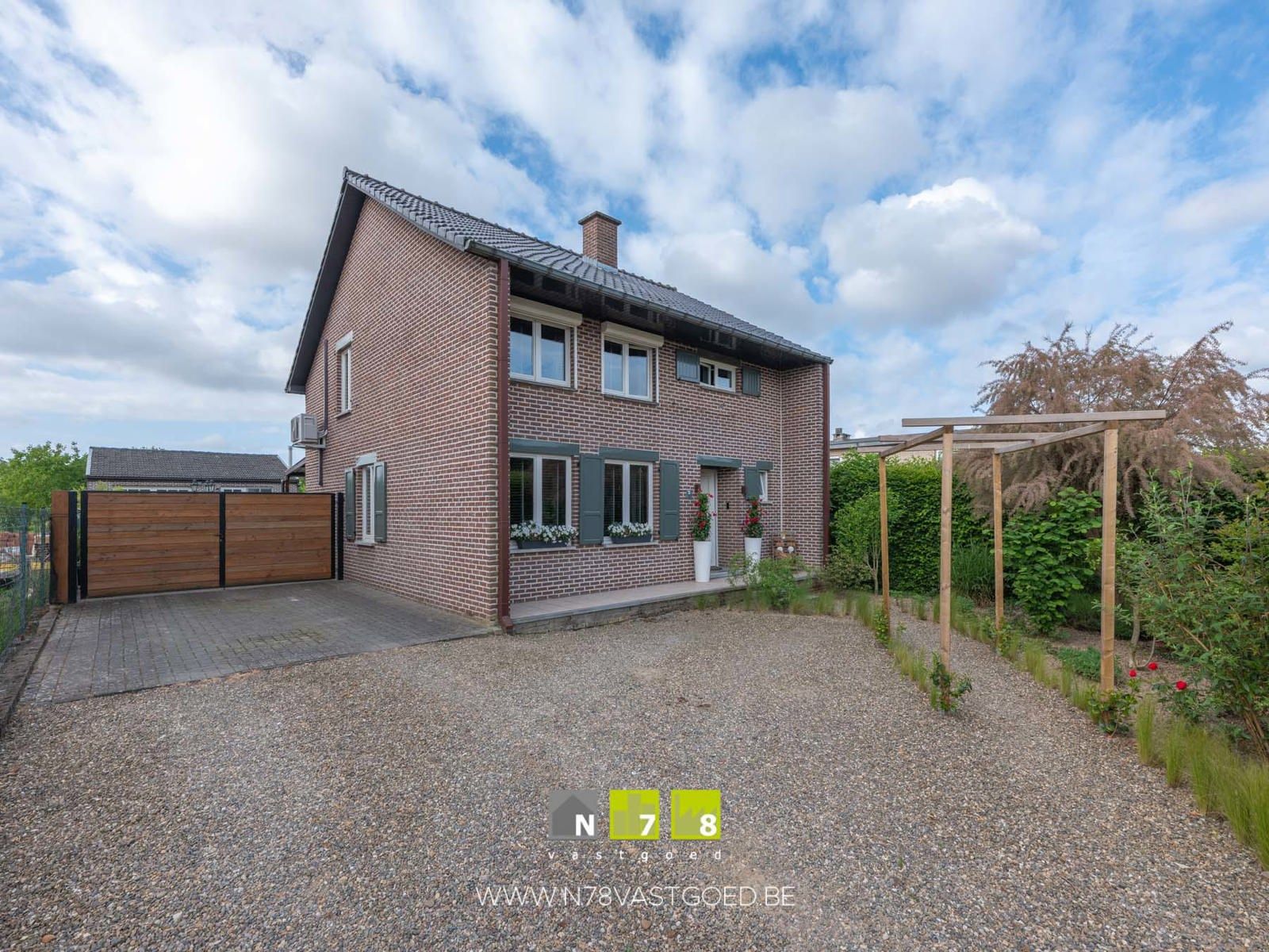 Huis te koop foto {{pictureIndex}}