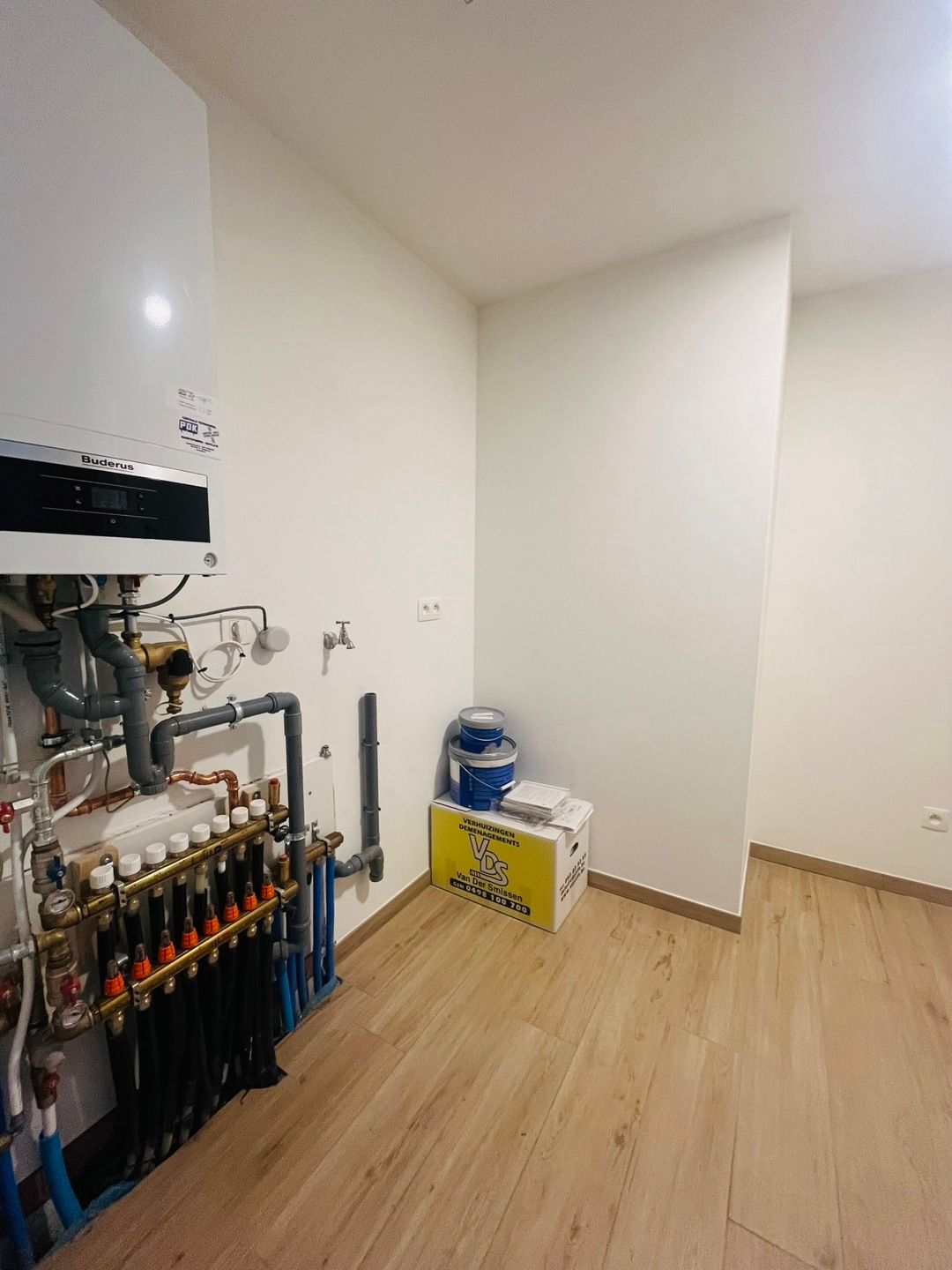 GELIJKVLOERS APPARTEMENT OP WANDELAFSTAND VAN HET STATION. foto 10