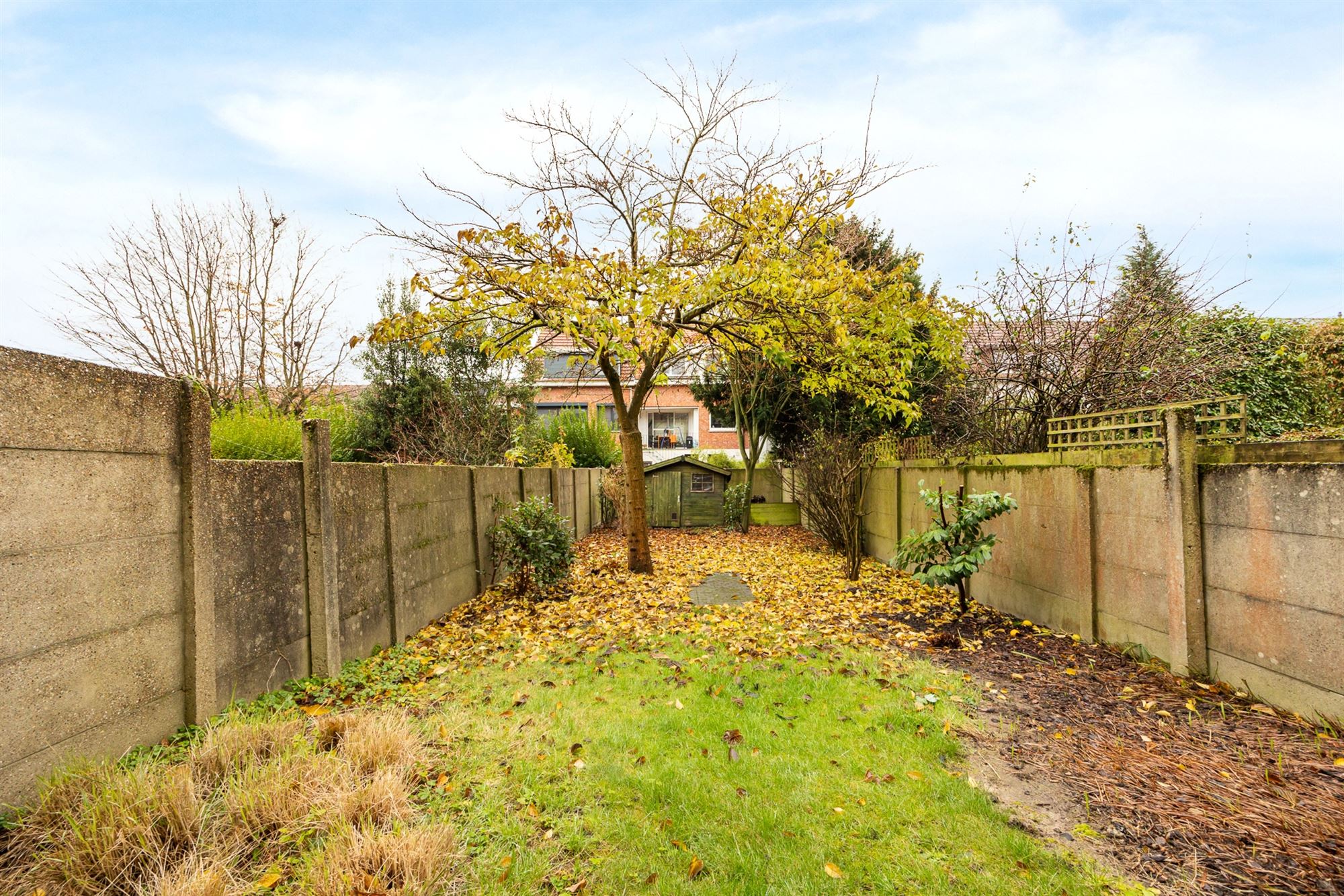 Op te frissen woning met 4-6 slpkmrs en Z-tuin foto 3