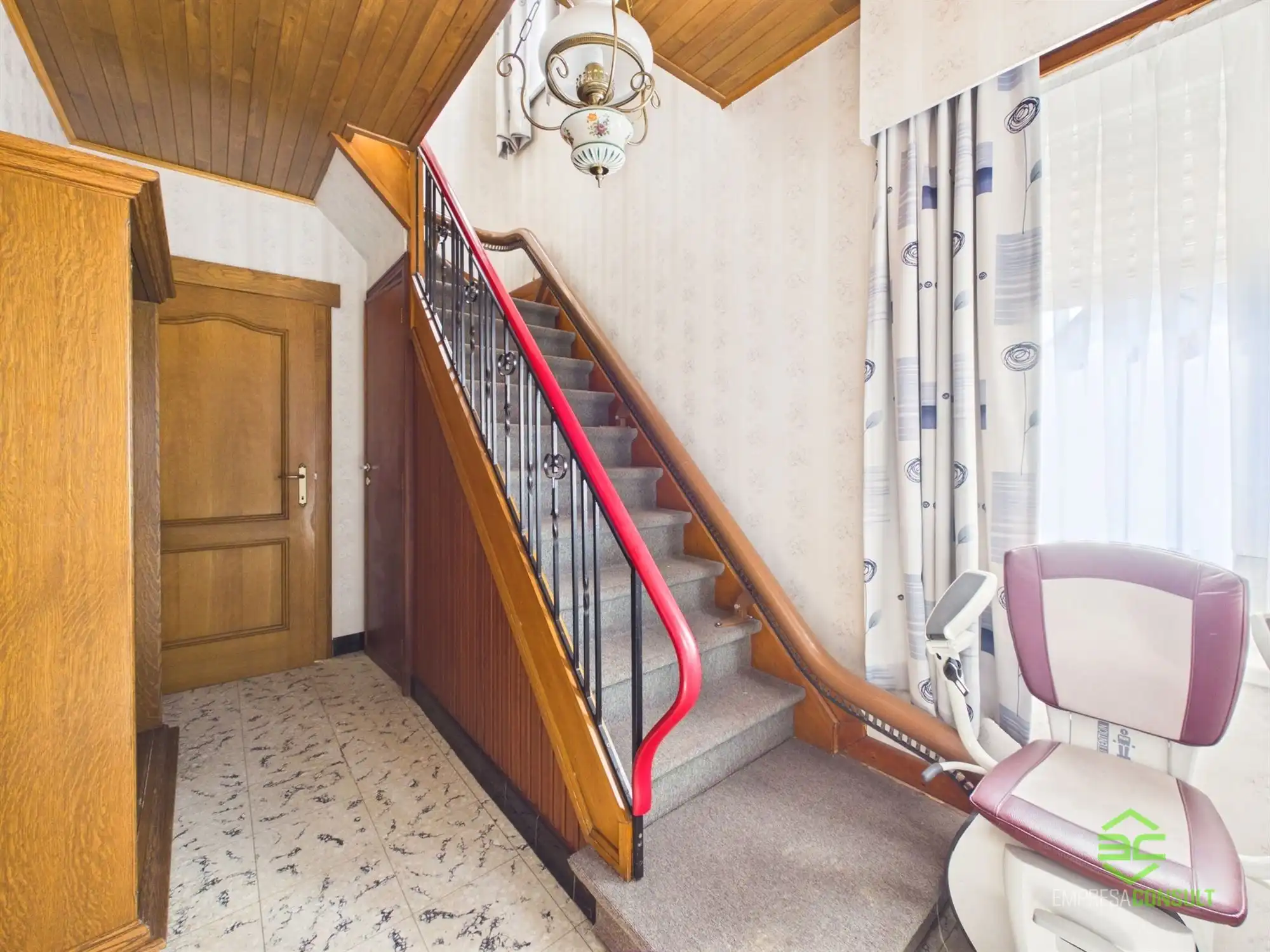 Ruime eigendom met woonst, appartement en opslagruimtes! foto 3