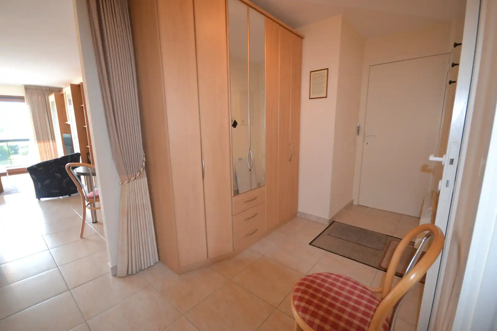 Twee slaapkamer appartement op enkele stappen van de zeedijk ! foto 5