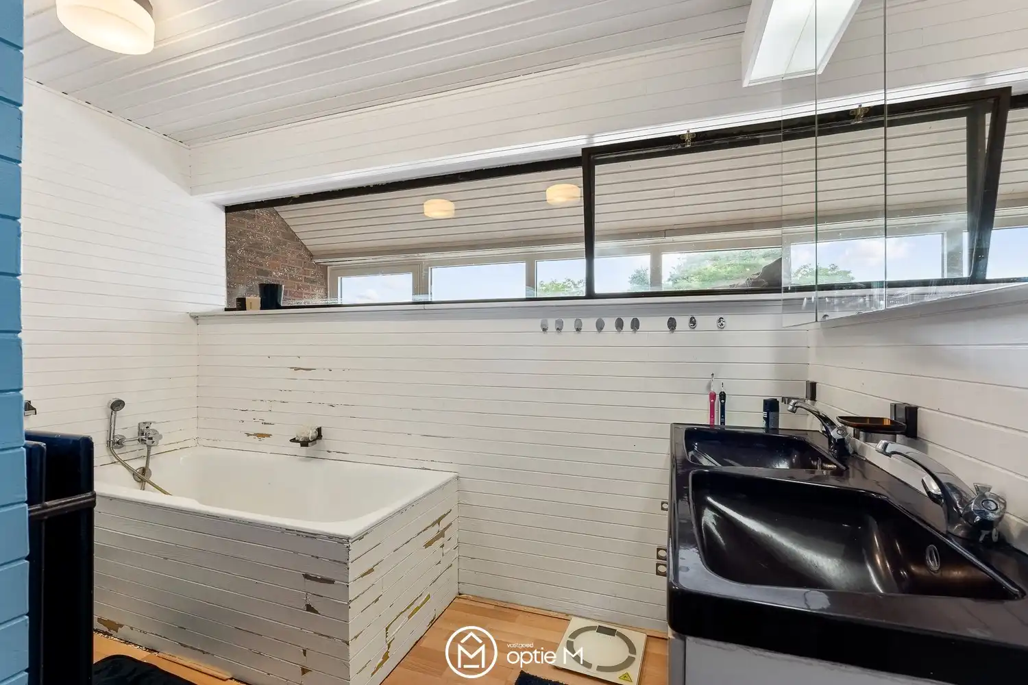 VERRASSEND RUIME HALFOPEN WONING MET 361 M², 5 SLAAPKAMERS EN TAL VAN MOGELIJKHEDEN foto 29