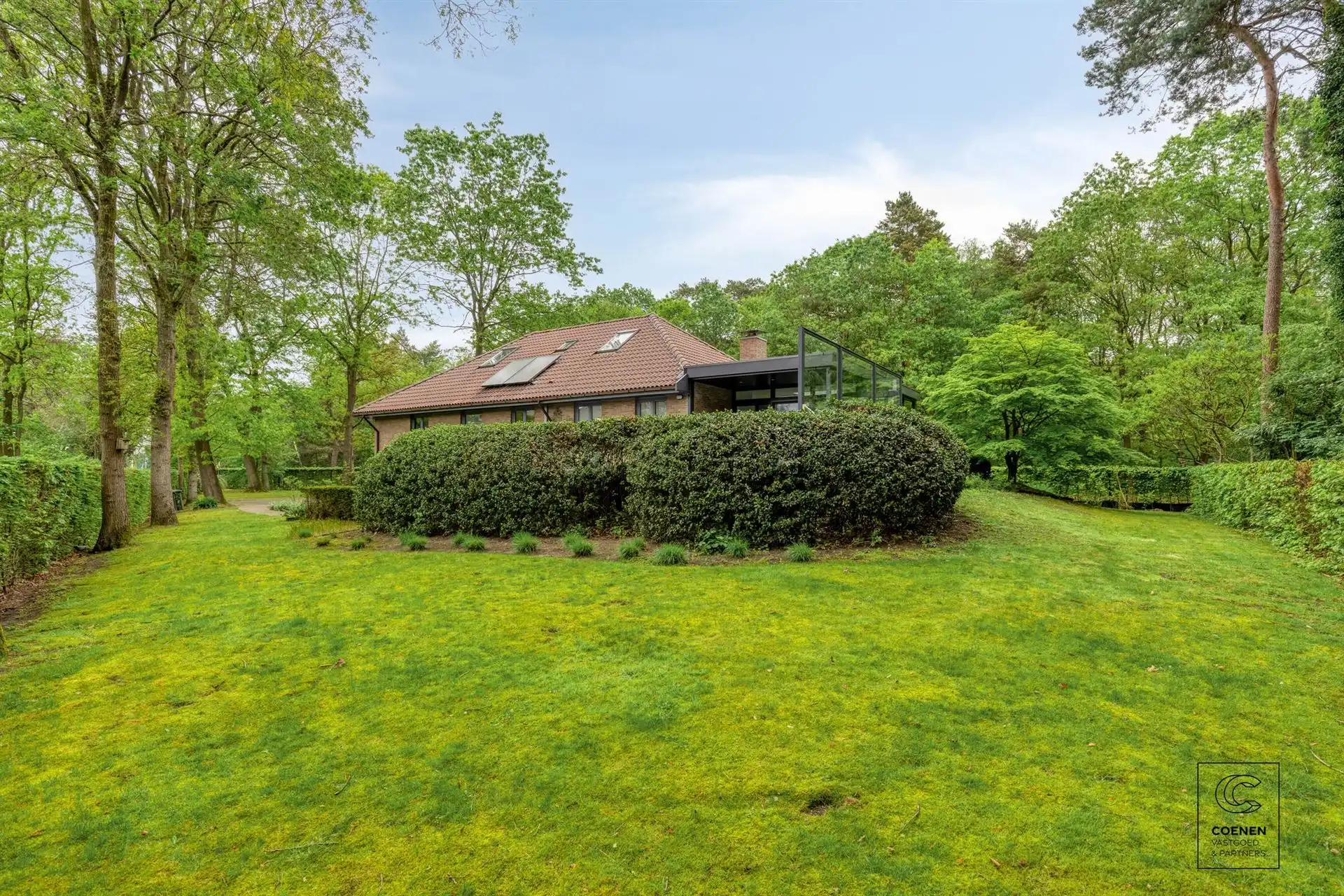 Charmante villa van 424 m² met 4 slpks, royale garage en tuin! foto 32