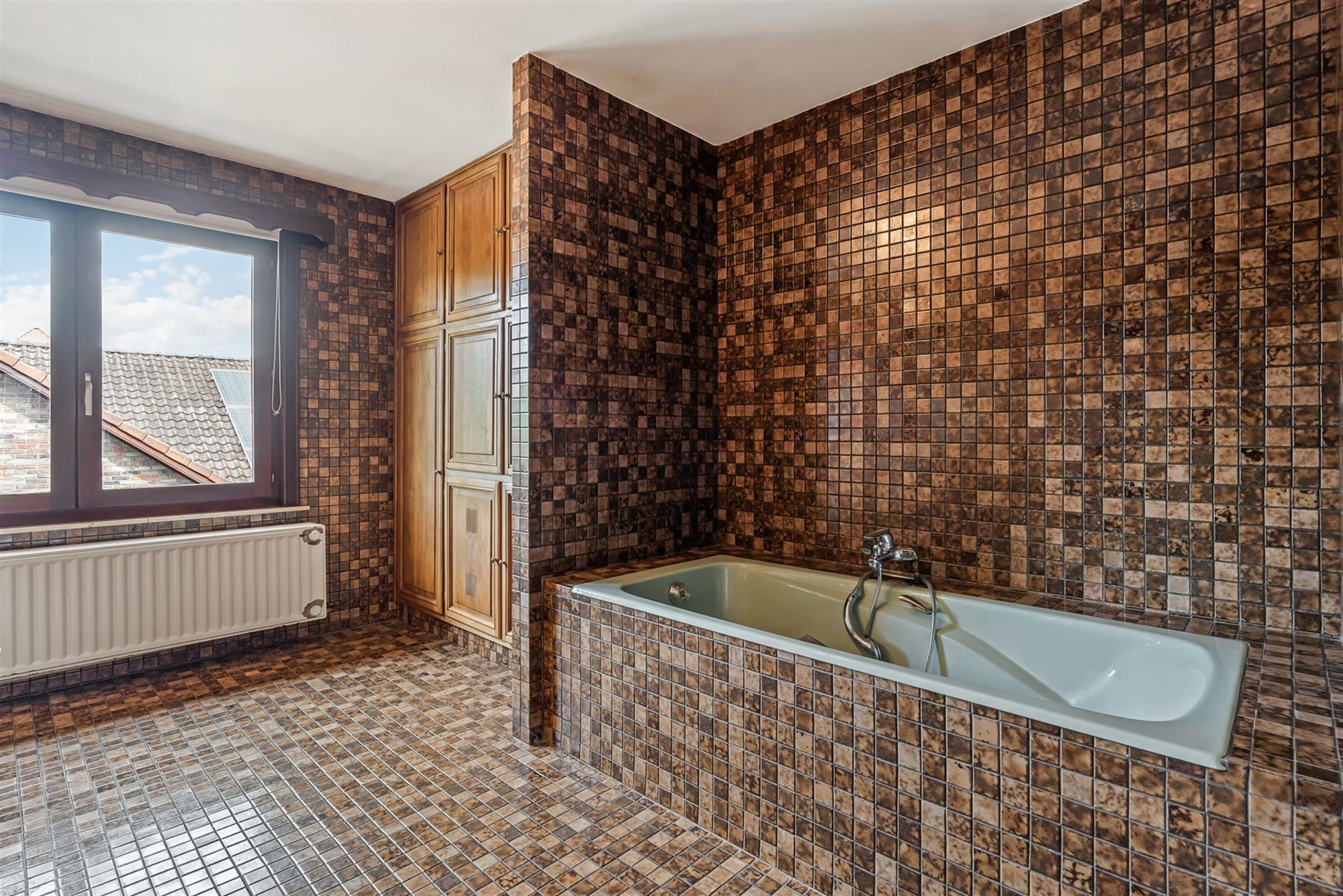 RUIME WONING (CA 250M2) VOLLEDIG ONDERKELDERD MET WERKHUIS VAN 130M2 foto 8