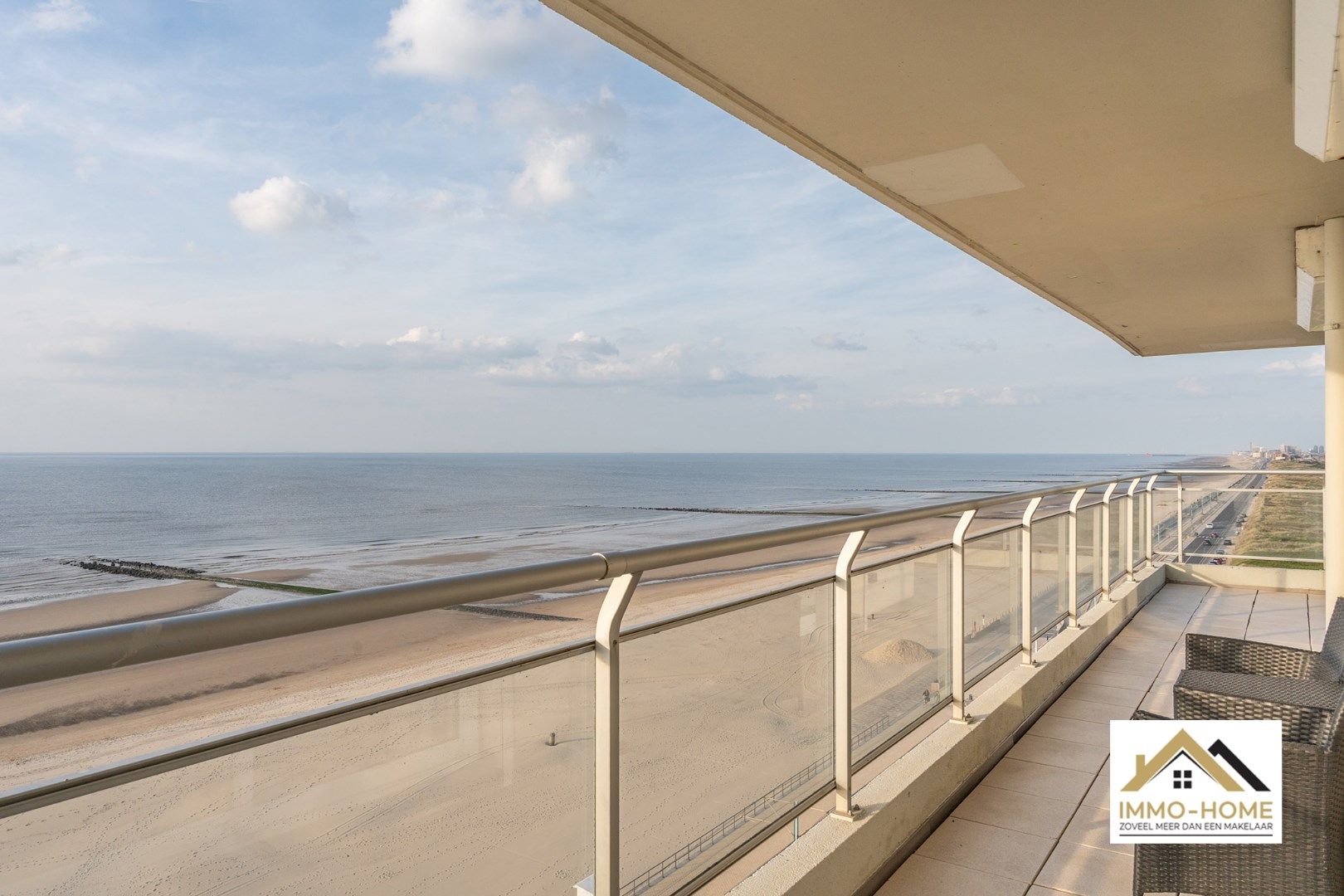 Prachtig hoekappartement met frontaal zeezicht foto 24