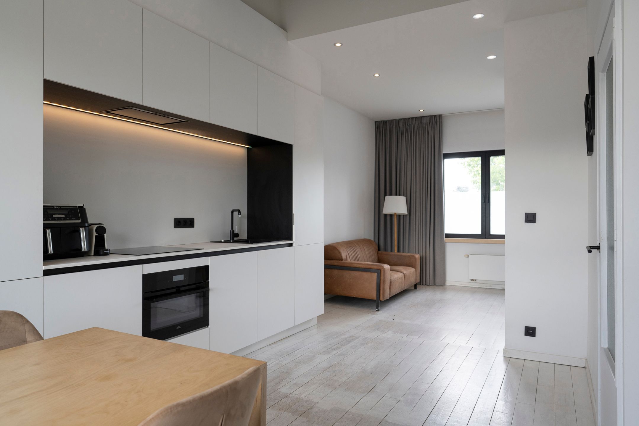Moderne kantoorruimte + appartement met terrassen foto 10