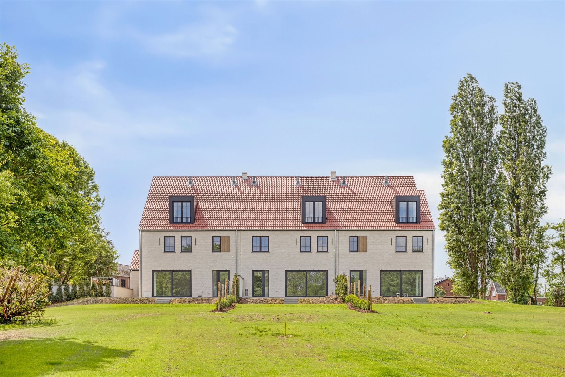 Prachtige nieuwbouw in rustige straat foto 3