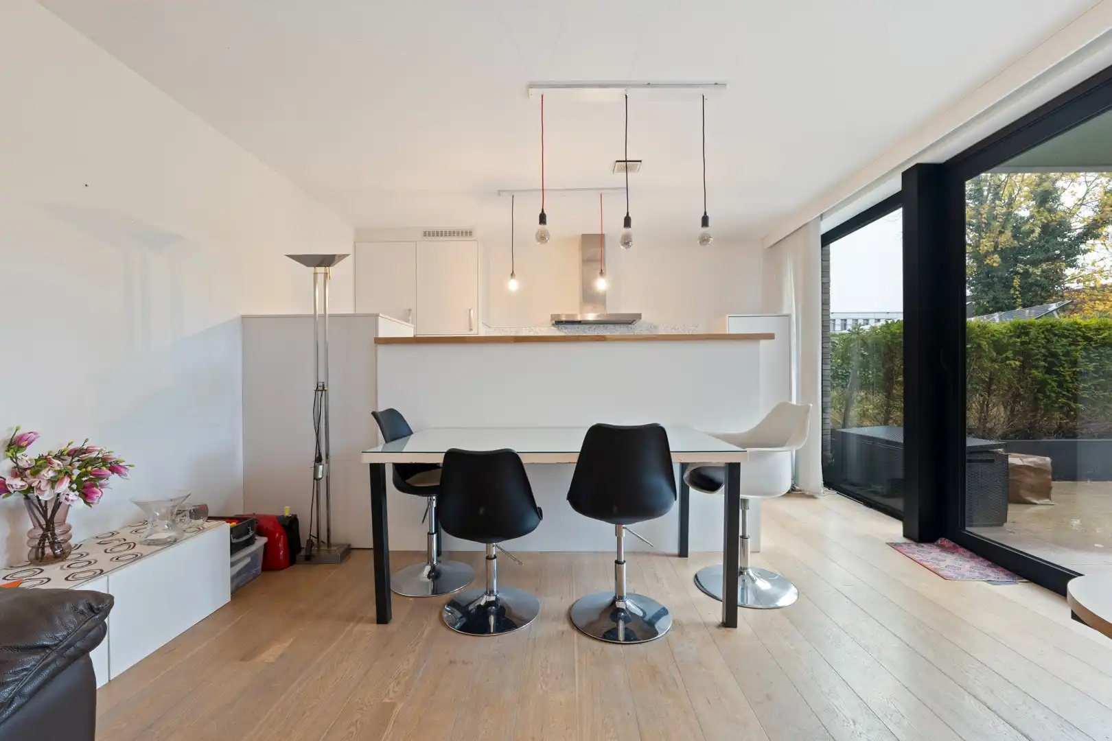 MODERN GELIJKVLOERS APPARTEMENT MET TERRAS EN STAANPLAATS IN SINT-TRUIDEN foto 8