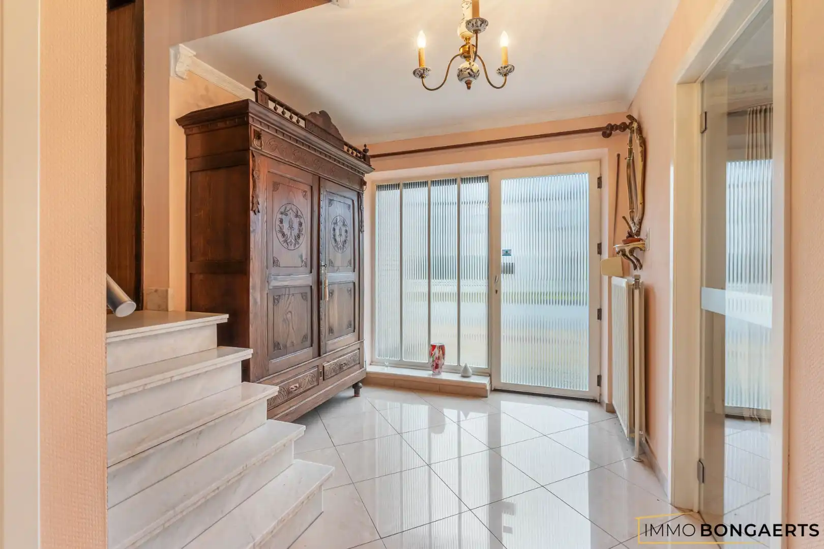 Woning met 3 slaapkamers op ruim perceel  foto 2