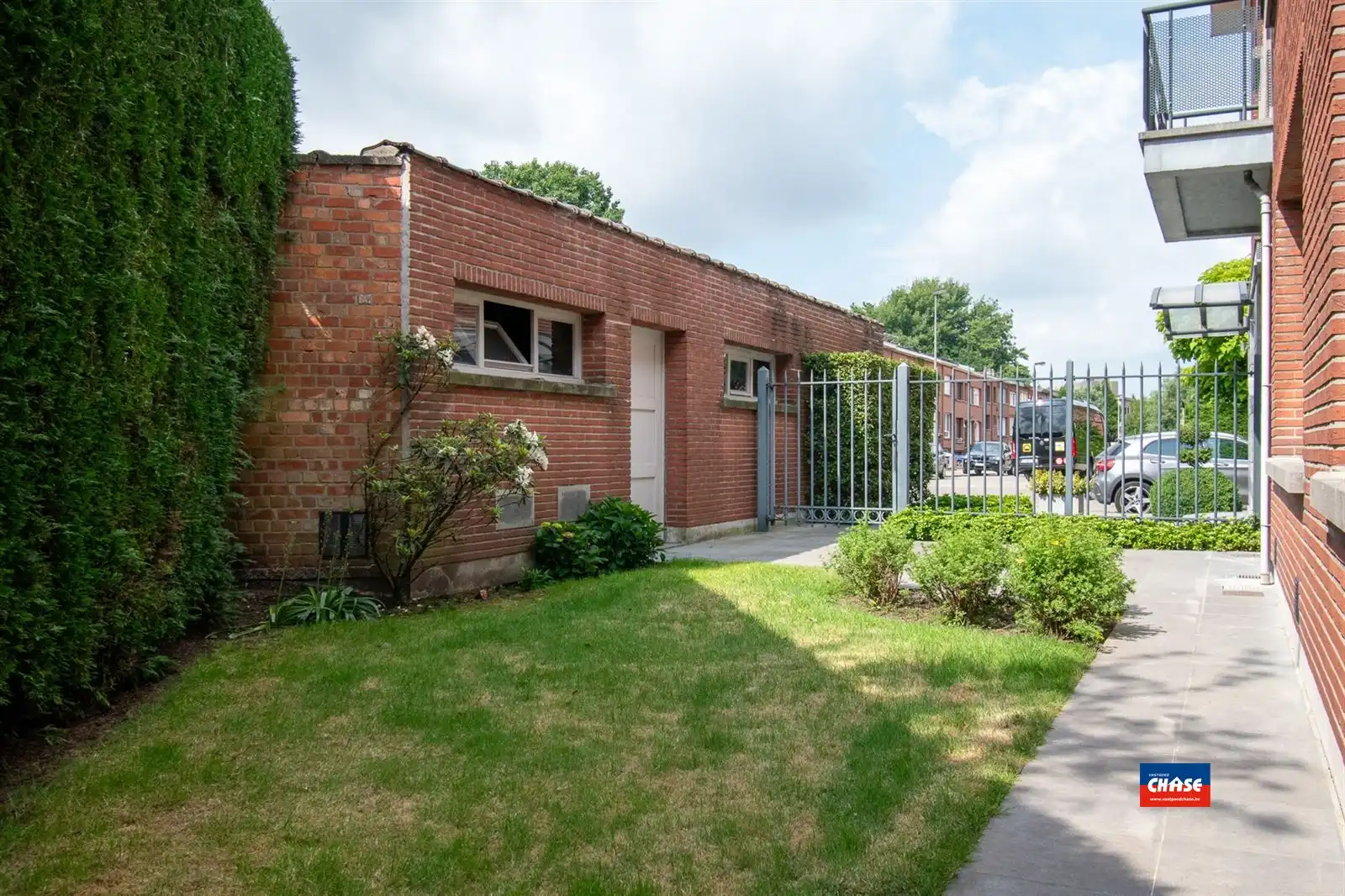 Woonhuis | twee appten + tuin + P  foto 17