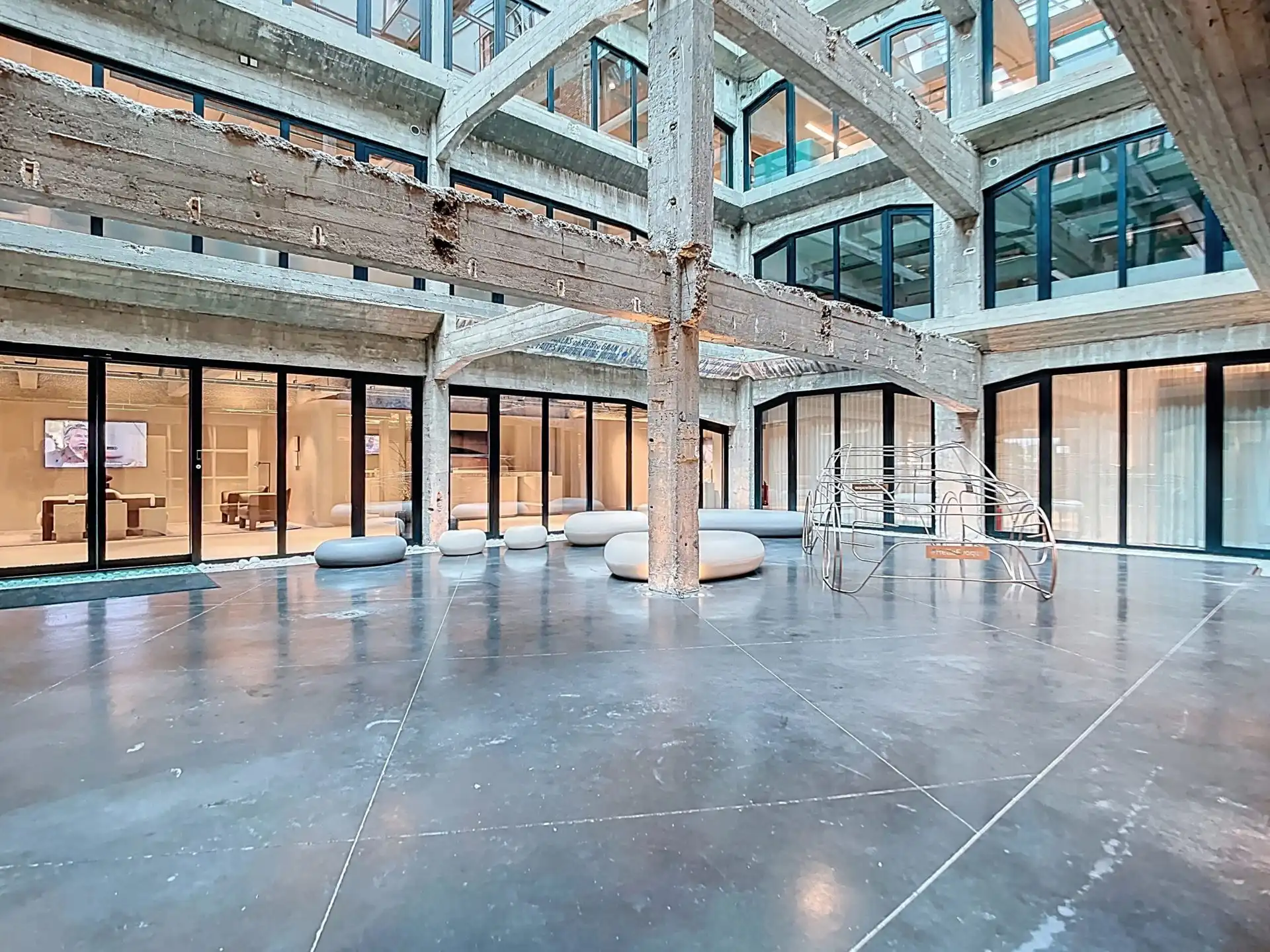 Exclusieve kantoorruimte 325m² te huur  foto 2