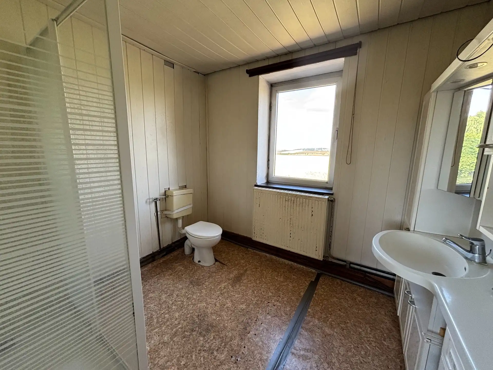 Landelijk gelegen renovatiewoning met prachtig uitzicht over de velden foto 23
