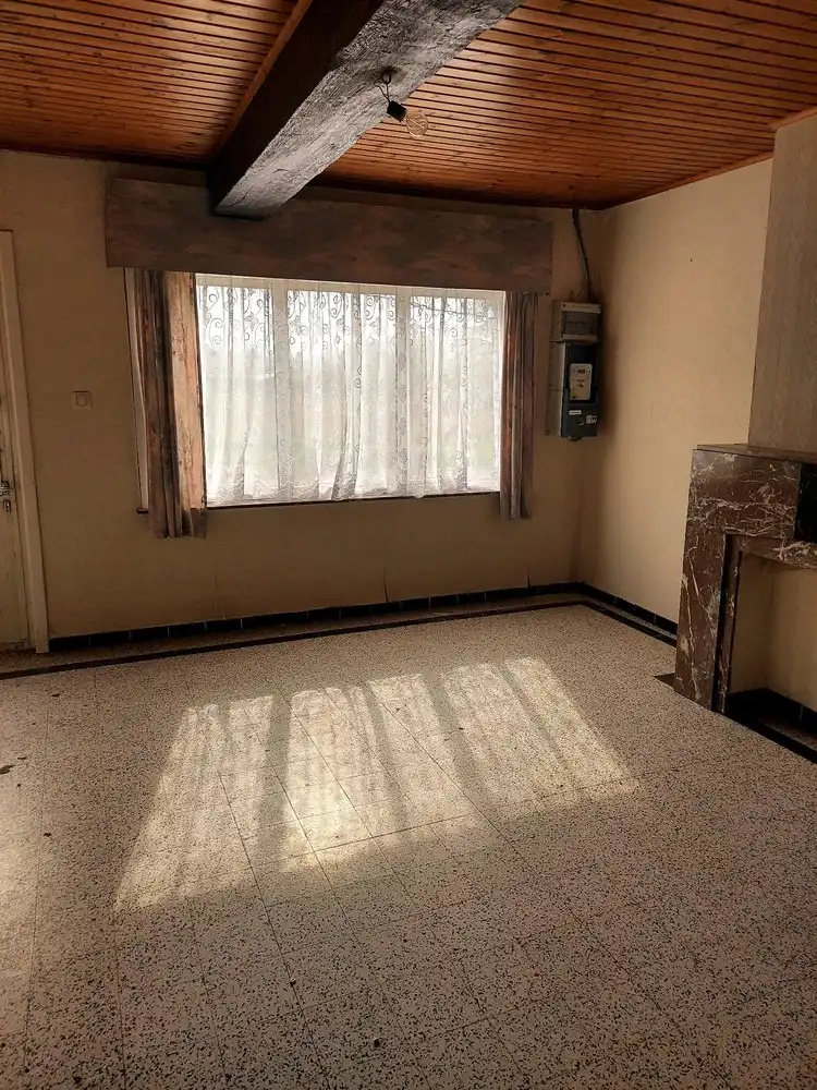 Ruime te renoveren woning foto 3