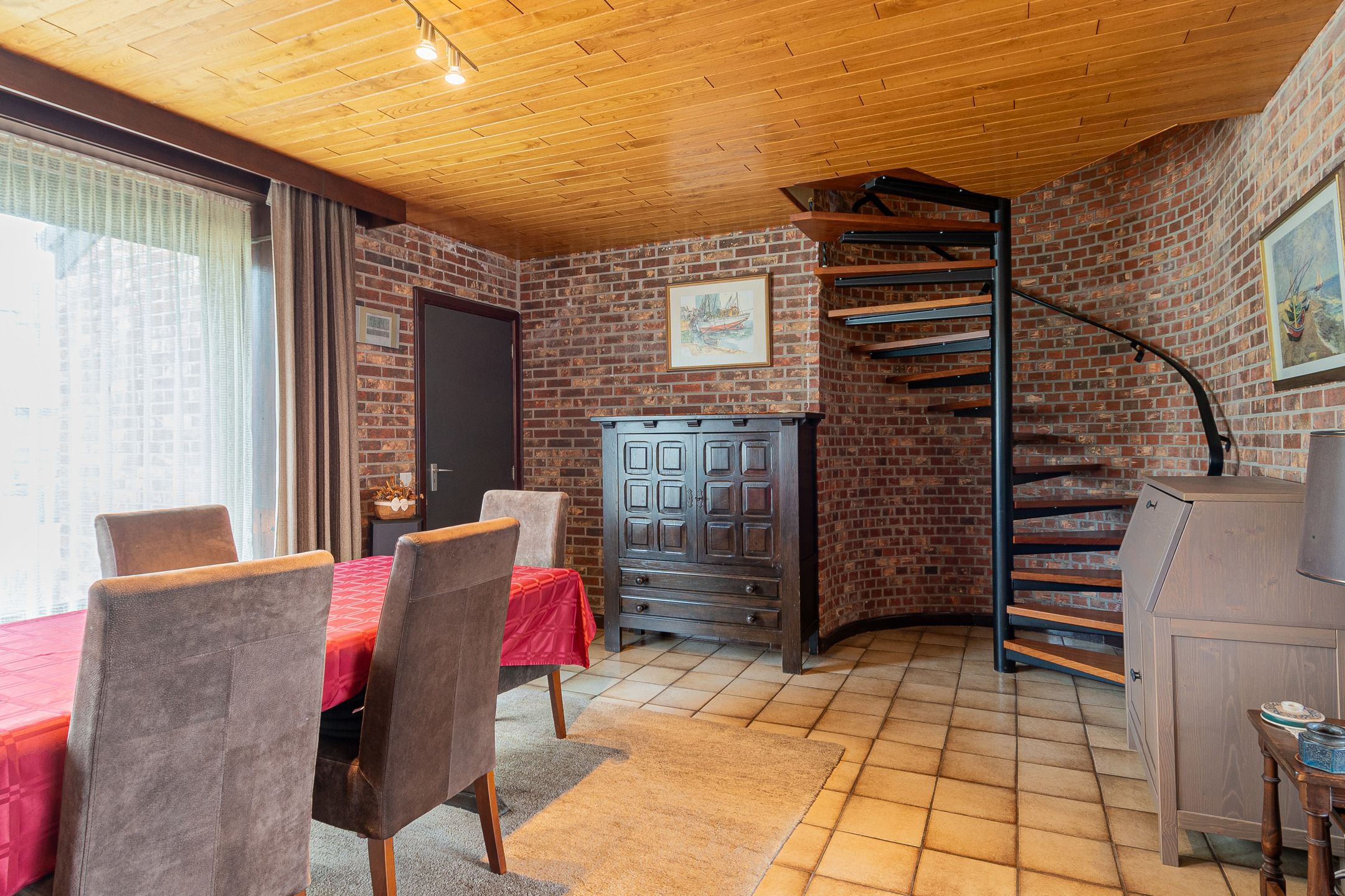 Gezellige gezinswoning in rustige wijk met uitweg en garage foto 7