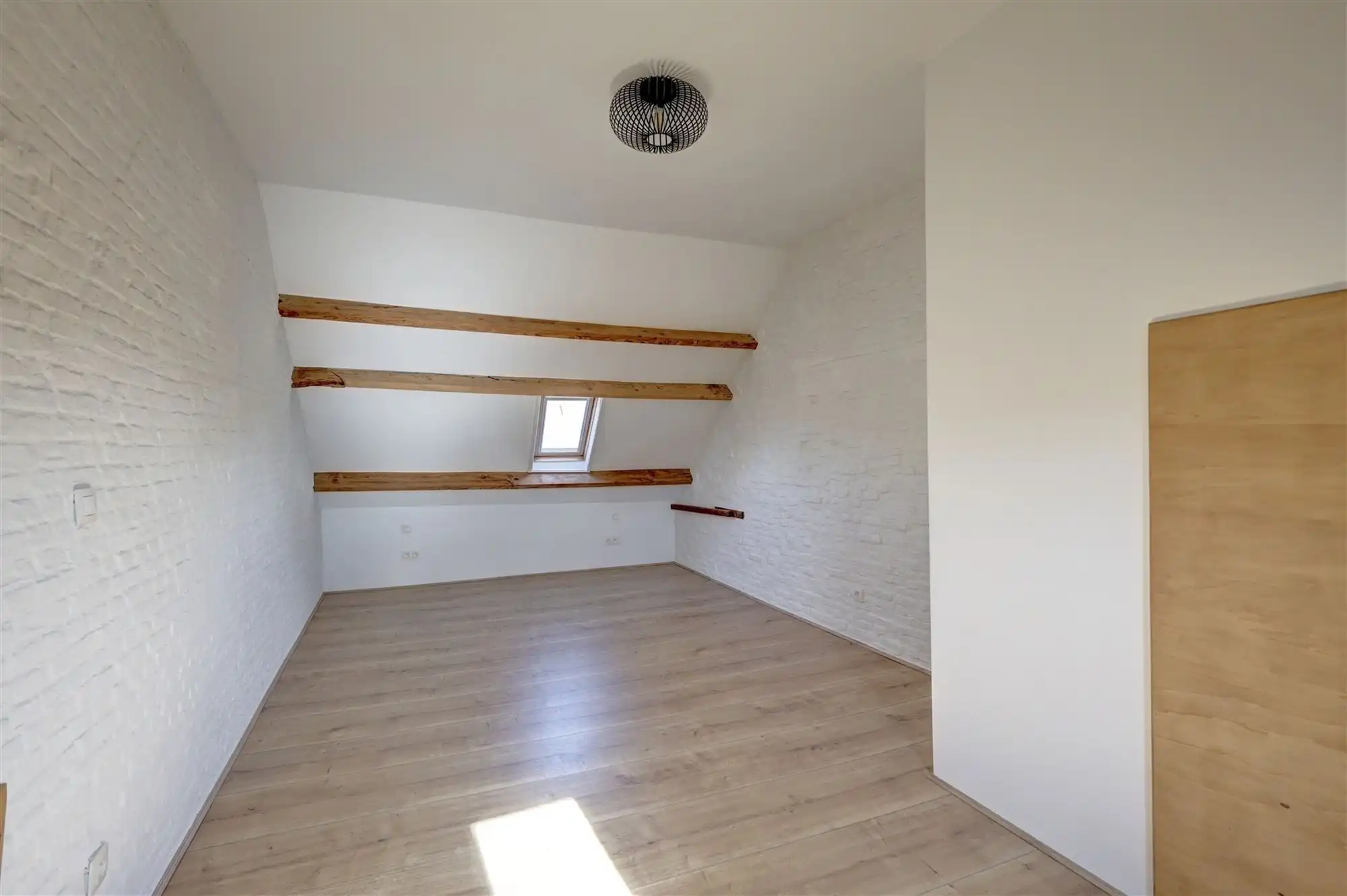 Moderne gezinswoning met twee slaapkamers en tuin foto 9