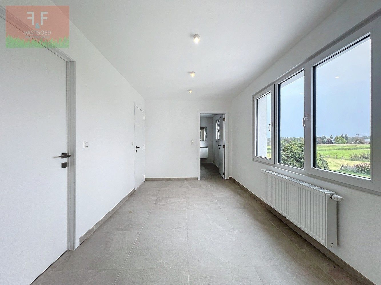 Compleet vernieuwde woning met een zee aan ruimte te koop in Sint-Lievens-Houtem foto 13